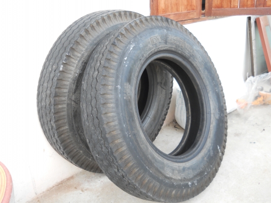 ขายยางรถบรรทุกขนาด8.25-20สภาพสวยๆดอกเต็มเส้นละ2500