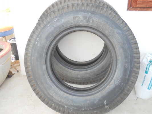 ขายยางรถบรรทุกขนาด8.25-20สภาพสวยๆดอกเต็มเส้นละ2500