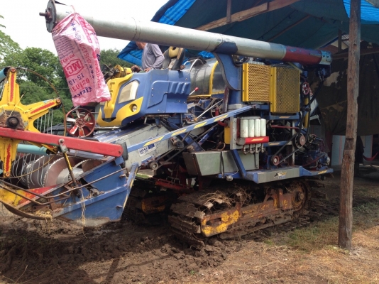 ขายรถเกี่ยวข้าวเดียวทรนงจ้าวพายุ