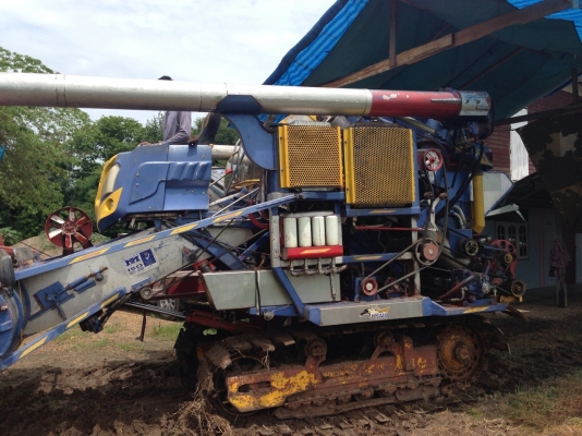 ขายรถเกี่ยวข้าวเดียวทรนงจ้าวพายุ