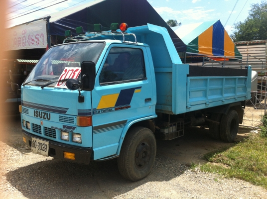 ขายหกล้อดั้ม  NKR สภาพดี พร้อมใช้งาน