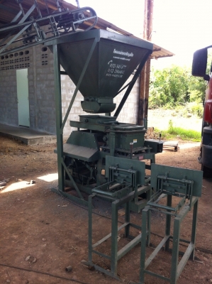 ขายเครื่องอัด อิฐบล๊อคไฮโดรลิค 4 ก้อน