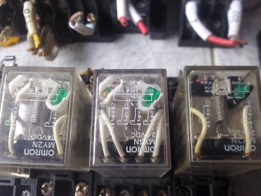 ชุดรีเลย์พร้อมซ๊อกเก๊ต omron ของผลิตที่ญี่ปุ่น มีไฟแสงLED โชว์การทำงาน มีหลายแรงดันให้เลือกใช้ตั้งแต่ 12-220V. ชุดคอนแทคคั้งแต่ 2 ชุดใน1ตัว