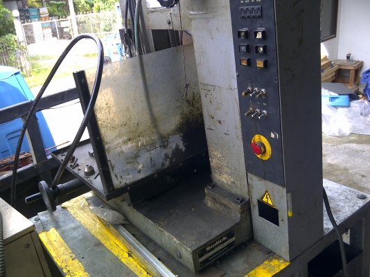 เครื่องEDM ยี้ห้อSODICK ตัวเครื่องออกจากโรงงานมาปลดสายไฟต่างออกแล้วบ้างส่วนตัวเครื่องยังดีแต่ต่องเดินสายใหม่