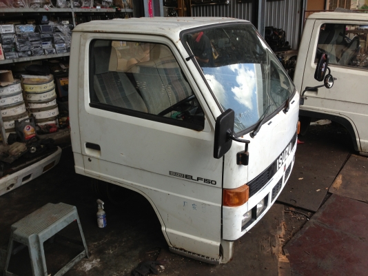 หัวเก๋ง NKR ตาไฟ4ดวง