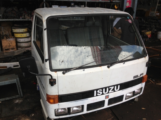 หัวเก๋ง NKR ตาไฟ4ดวง