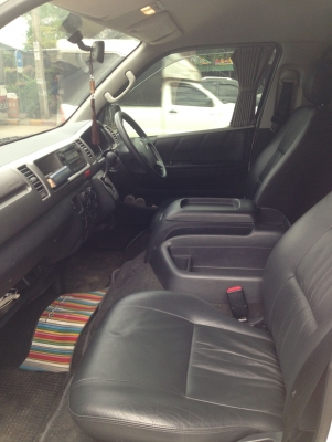 รถตู้ ventury 2012 สเกิร์ตรอบคัน สีขาวมุก รถบ้านใช้งานมือเดียว