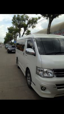 รถตู้ ventury 2012 สเกิร์ตรอบคัน สีขาวมุก รถบ้านใช้งานมือเดียว