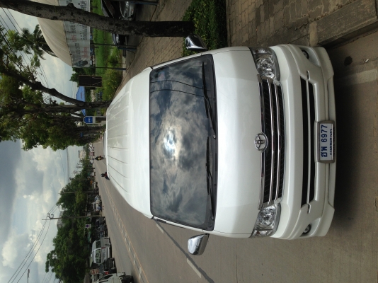 รถตู้ ventury 2012 สเกิร์ตรอบคัน สีขาวมุก รถบ้านใช้งานมือเดียว