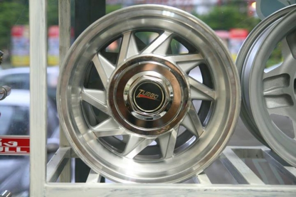 ล้อใหม่เก่าเก็บ แกะกล่อง ยี่ห้อ TURBO JAPAN ขอบ 14x6 ET 0 6รู139.7 ฝาครบ 6900บาท