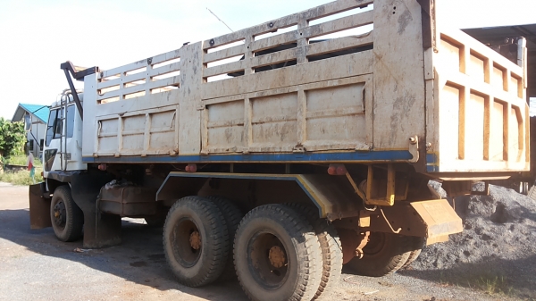 ขาย10ล้อ2พลาดั๊ม "ไอ้หลงสายฟ้า 195" MITSU FN527M-A เครื่อง6D16 195HP เครื่องเดิมๆ แรงดี ไม่หลวม เกียร์ 10สปีด ช่วงล่างแน่นคัสซีดีสวยไม่ผุไม่ดาม กระบะดั๊มเหล็กKAC สภาพดี พื้นดีข้างดีมีผุนิดหน่อย เบรคเล็ก สาแหรกตรง ยางสวย10เส้น หัวสวยบางภายในคอนโซ