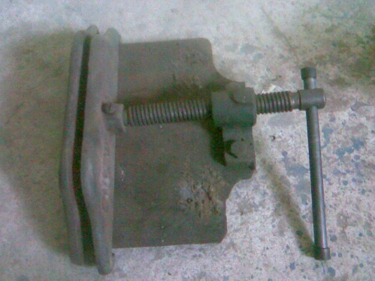 ปากกจับชิ้นงานนอกเก่าเก็บ