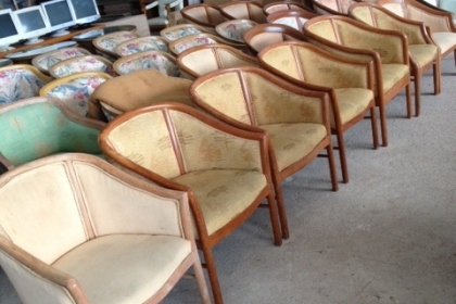 เก้าอี้ไม้สักทำจากไม้สักครับสภาพพร้อมใช้งานครับสวยๆครับงานเก่าครับไม้ดีครับ