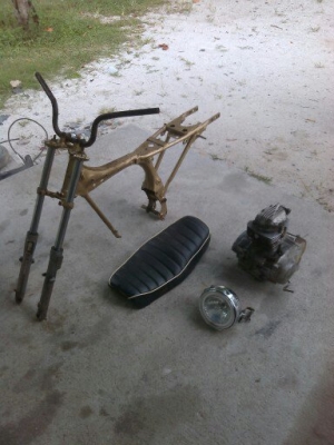 ขาย โครง+เครื่อง JX110 พร้อมอะไหล่ที่เห็น ราคา 3500 ครับ จัดส่งให้ฟรีครับ