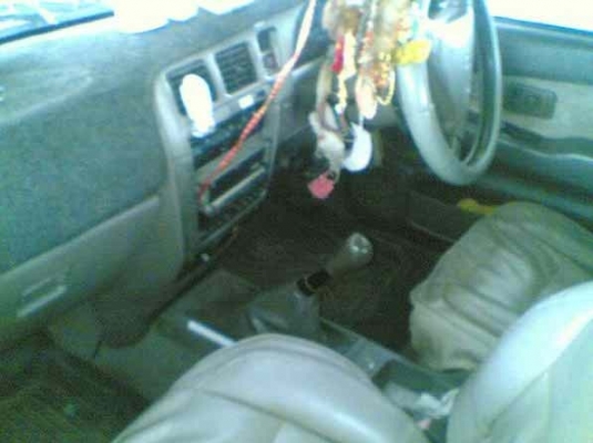 TOYOTA HILUX TIGER D4D EXTRACAB  2.5 MT ปี 2003 เครื่องแน่นแรงดีเดิมๆ ภายในเก๋งสวยสะอาด แอร์เย็น พ.เพาเวอร์ ก.ไฟฟ้า รถสีสันบางเดิม กระบะปูพื้นยางลายเนอร์ ช่วงล่างแน่น ยางสภาพดี 70\% พร้อมใช้งาน เอกสารทะเบียนภาษีครบพร้อมโอน ราคาต่อรองได้ครับ