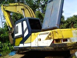 KOBELCO MARK III SK-200 เครื่องเดิมปั๊มเดิมทำงานเร็วไม่มีโหลด ซีเรียลสูง 16,500 ภายในห้องสะอาด คอนโทรลง่าย ช่วงล่างเอวแน่น โรลเลอร์โซ่บูทใบแทรกสภาพดี 70\% เฟลมไม่มีผุไม่มีดาม พร้อมทำงานได้เลย เอกสารเล่มทะเบียนครบพร้อม ราคาต่อรองได้ครับ