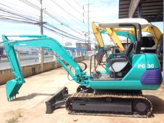 ขายรถแบคโฮ Pc30-7 รถพร้อมใช้ ช่วงล่างเต็ม ราคาต่อรองได้