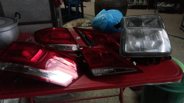 ไฟท้ายคัมรีทั้งชุดกับไฟหน้าไมตี้เซิฟ