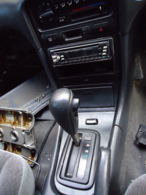 ขายรถฮุนได โซนาต้า เกียร์ออโต้ ,มีทะเบียน พร้อมเอกสารการโอน สภาพตามรูปจริงทั้งหมด รถจอดอยู่ต้องเปลี่ยนวาวล์เพราะวาวล์คด สามตัว นอกนั้นใช้งานได้หมด  ราคา แค่ 42,000.-ครับ รถอยู่เชียงใหม่