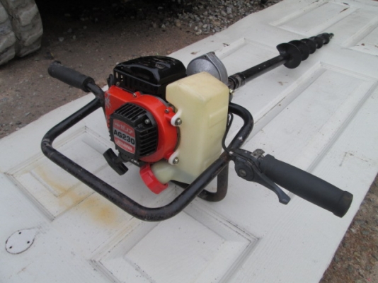 รหัส:13001250เครื่องเจาะดินกว้าง3.5นิ้วยาว75cm.สภาพคัดมาสวยพร้อมทำงานติดเครื่องง่าย