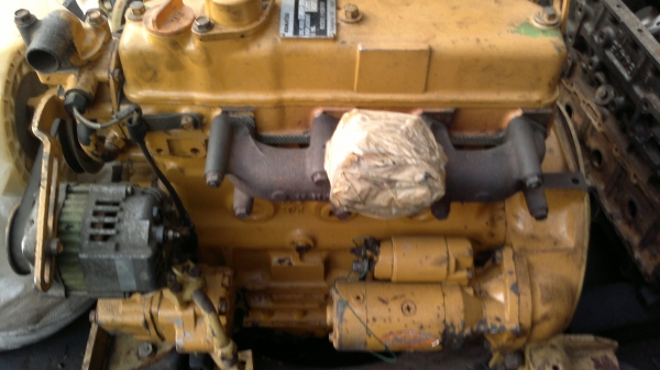 ขายเครื่อง Komutsu 4D84 ขายเครื่อง Komutsu 4D84