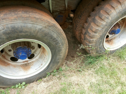 ขาย10ล้อหัวยาว2เพลาดั๊มหัวเหล็กมีประตู ISUZU TX 165 6BD1 เครื่องดี ติดง่าย อึด ทน ช่วงล่าง2เพลา200หมวกเจ็ก คัสซีดี มีบวมซับในช่วงปลายบ้าง เสริมเหล็กบนล่างแล้ว คานหน้าเดิม กระบะดั๊มเหล็ก  พื้นดีข้างดีไม่ผุ พ.พาวเวอร์ เบรคทริฟฟี่ หัวบางดี ภายในดีคอนโซลครบ ย