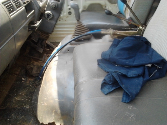 ขาย6ล้อดั๊มดิน HINO FB2W วางเครื่อง JO5C 150HP เครื่องแรง แห้งไม่เยิ้มไม่หลวม ช่วงล่างแน่นคัสซีสวยไม่ผุไม่แตกไม่ดาม กระบะดั๊มเหล็ก4ตัน สภาพดีพื้นสวยข้างไม่มีผุ หัวสวยบาง ภายในคอนโซลครบ พ.พาวเวอร์ เบรคทริฟฟี่ ยาง8.25ดี6เส้น พร้อมใช้ พร้อมลุยงาน เอกสารครบ ร