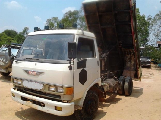 ขาย6ล้อดั๊มดิน HINO FB2W วางเครื่อง JO5C 150HP เครื่องแรง แห้งไม่เยิ้มไม่หลวม ช่วงล่างแน่นคัสซีสวยไม่ผุไม่แตกไม่ดาม กระบะดั๊มเหล็ก4ตัน สภาพดีพื้นสวยข้างไม่มีผุ หัวสวยบาง ภายในคอนโซลครบ พ.พาวเวอร์ เบรคทริฟฟี่ ยาง8.25ดี6เส้น พร้อมใช้ พร้อมลุยงาน เอกสารครบ ร