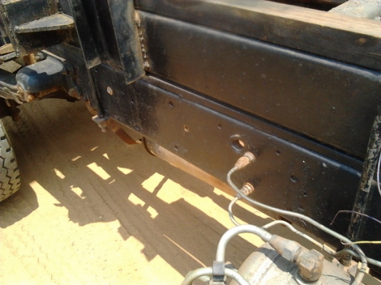 ขาย6ล้อดั๊มดิน HINO FB2W วางเครื่อง JO5C 150HP เครื่องแรง แห้งไม่เยิ้มไม่หลวม ช่วงล่างแน่นคัสซีสวยไม่ผุไม่แตกไม่ดาม กระบะดั๊มเหล็ก4ตัน สภาพดีพื้นสวยข้างไม่มีผุ หัวสวยบาง ภายในคอนโซลครบ พ.พาวเวอร์ เบรคทริฟฟี่ ยาง8.25ดี6เส้น พร้อมใช้ พร้อมลุยงาน เอกสารครบ ร