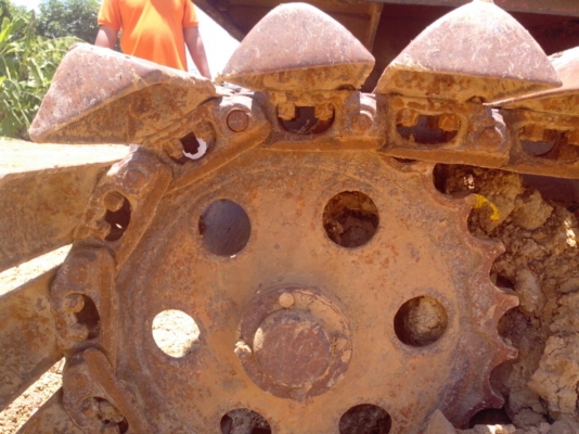 ขายรถแทรกเตอร์  2 คัน KOMATSU D2-6 เกียรืท๊อค ตีนเป็ด ปรับระดับได้ 5 ทิศทาง รถสวยมาก สนใจรีบจองเลยครับ