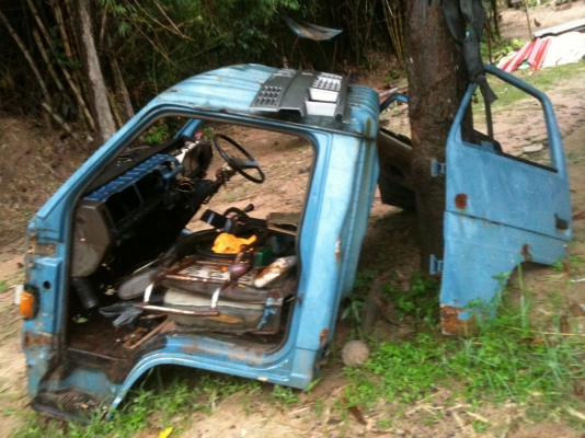 หัวเก๋ง.  Isuzu.  Npr