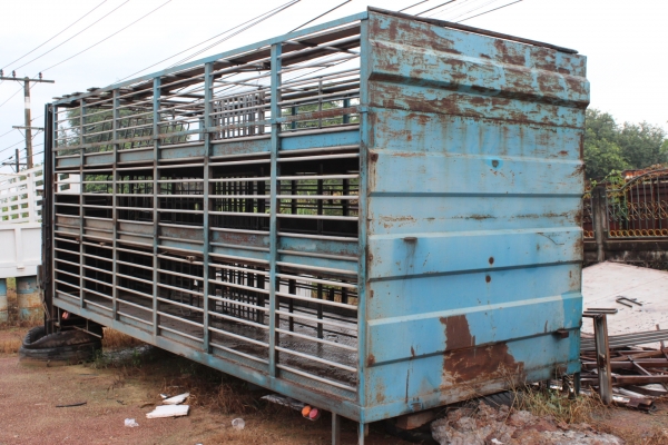 ขายคอกเหล็กหมู ๓  ชั้น