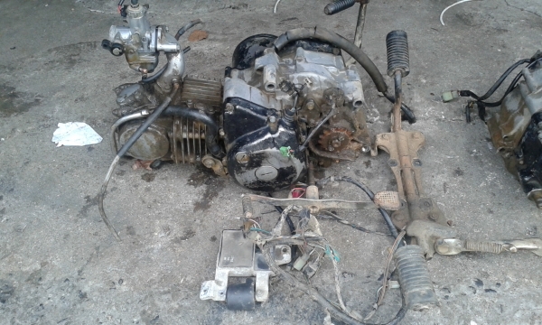 ขายเครื่องคาวาซากิ คาเซ่130cc ชุดไฟครบกล่องไฟสายไฟครบ//และขายรถดีแทกเกอร์150ccรถไม่ถึงปี