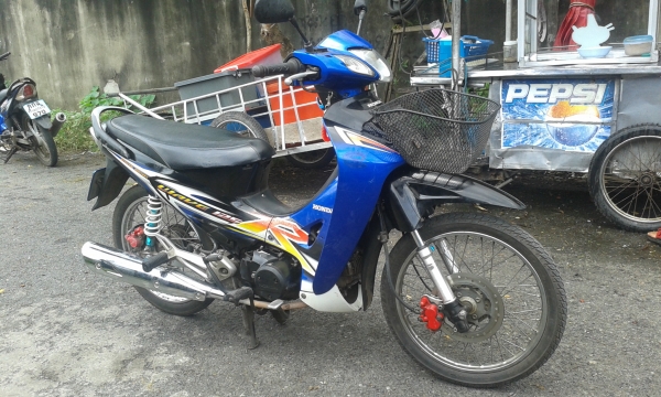 ขายเครื่องคาวาซากิ คาเซ่130cc ชุดไฟครบกล่องไฟสายไฟครบ//และขายรถดีแทกเกอร์150ccรถไม่ถึงปี