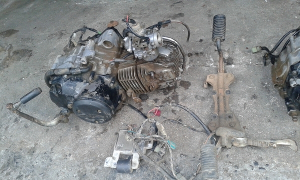 ขายเครื่องคาวาซากิ คาเซ่130cc ชุดไฟครบกล่องไฟสายไฟครบ//และขายรถดีแทกเกอร์150ccรถไม่ถึงปี