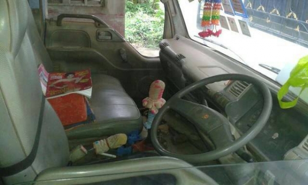 ขาย6ล้อดั๊มดิน บักอีซุ 120 NPR66LX5 T ห่างแถ้ปี40 เครื่อง4HF1 ฝาขาวแห่ง แฮง อึด ช่วงล่างใหญ่Fหน่า-หลัง คัสซีบักอย่างงาม บ่มีผุบ่มีดาม กระบะดั๊มเหล็ก4ตัน3.60ม. สภาพดี พื้นดีข่างดี ยาง8.25ดีเส้น หัวงามภายในดีคอนโซลครับ พร้อมใช้งาน เอกสารครบ ราคาต่อรองได้เด้