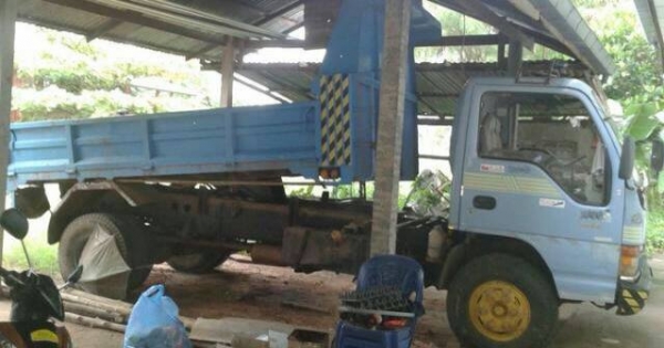 ขาย6ล้อดั๊มดิน บักอีซุ 120 NPR66LX5 T ห่างแถ้ปี40 เครื่อง4HF1 ฝาขาวแห่ง แฮง อึด ช่วงล่างใหญ่Fหน่า-หลัง คัสซีบักอย่างงาม บ่มีผุบ่มีดาม กระบะดั๊มเหล็ก4ตัน3.60ม. สภาพดี พื้นดีข่างดี ยาง8.25ดีเส้น หัวงามภายในดีคอนโซลครับ พร้อมใช้งาน เอกสารครบ ราคาต่อรองได้เด้