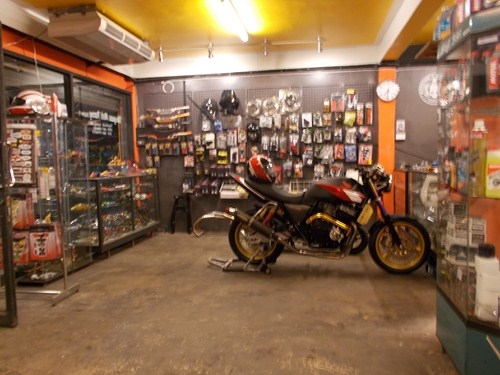 เปิดร้านอะไหล่แต่งบิ๊กไบค์ทุกรุ่นมีสินค้าให้เลือกมากมายย่านพระราม7วงศ์สว่าง