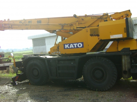 ขายรถเครนKATO 25 ตัน ด่วน!