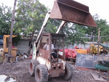 ขาย-รถตักล้อยางตัวใหญ่ เครื่องดีเซล 4 สูบ BOBCAT: 725 ยกสูง 3 เมตร ตักได้ 1 คิว ขาย-รถตักล้อยางตัวใหญ่ เครื่องดีเซล 4 สูบ BOBCAT: 725 ยกสูง 3 เมตร ตักได้ 1 คิว