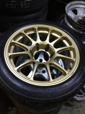 ขายล้อขอบ17 กว้าง8.5  6รู สีทอง พร้อมยาง 1คู่ ถูกๆ 5500