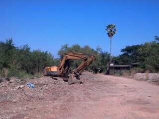 ขายด่วน Komatsu PC200-3 มีลายหัวเจาะ ไม่มีเอกสาร สภาพพร้อมใช้งาน โทร 088-4501277 ตลอด 24 ชม.