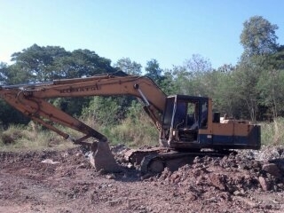 ขายด่วน Komatsu PC200-3 มีลายหัวเจาะ ไม่มีเอกสาร สภาพพร้อมใช้งาน โทร 088-4501277 ตลอด 24 ชม.