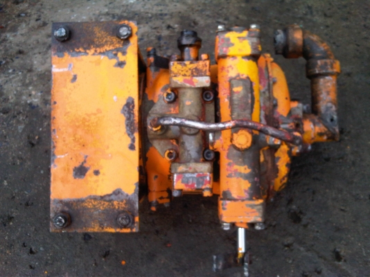 ปั้มน้ำเต้าบ๊อกนิ้ว คู่ รูน้ำมันออกซ้ายขวา