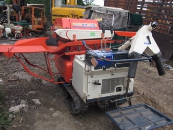 ขาย-รถสีข้าว นวดข้าว KUBOTA: NH1 -50 เครื่องเบนซิน สภาพดี 90\% พร้อมใช้งาน ขาย-รถสีข้าว นวดข้าว KUBOTA: NH1 -50 เครื่องเบนซิน สภาพดี 90\% พร้อมใช้งาน