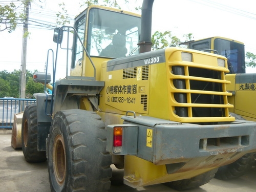 รถตัก Komatsu WA300-3 รถเก่านอก สภาพเดิมๆ พร้อมใช้งาน รถตัก Komatsu WA300-3 รถเก่านอก สภาพเดิมๆ พร้อมใช้งาน