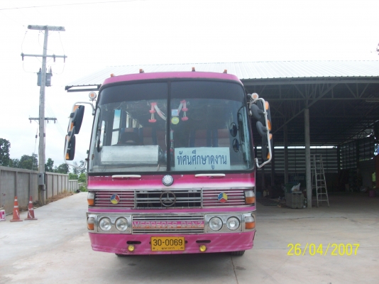 ขายรถบัสพัดลม สภาพดีเยี่ยม ทะเบียนต่อใหม่ หมดอายุ 30 มิ.ย.57   ทะเบียน  30-0069  มุกดาหาร แซสซีเบนซ์ ซื้อไปวิ่งงานได้เลยไม่ต้องทำอะไรอีก เครื่องหน้านิสสัน  PD 260  ระบบเบรคดีเยี่ยม รถใช้งาน  เครื่องเสียงคาราโอเกะพร้อม สุดยอด ไม่ได้วิ่งงานไกล  สนใจติดต่อ