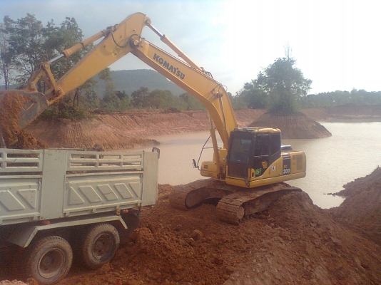 ขาย komutsu pc-200 -7