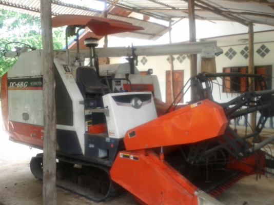 ขายรถเกี่ยวข้าว KUBOTA DC68G พร้อมเทนเลอร์