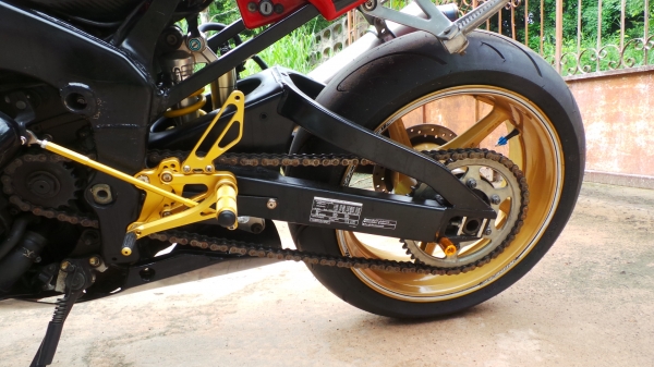 ขายYamaha R1 ปี2001    (130000 ต่อรองได้ครับ )